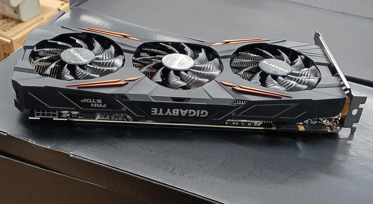 GIGABYTE GV-N1070G1 GAMING-8GD グラフィックボード Amazon.com: GIGABYTE GV-N1070G1 GAMING-8GD REV2.0 GeForce