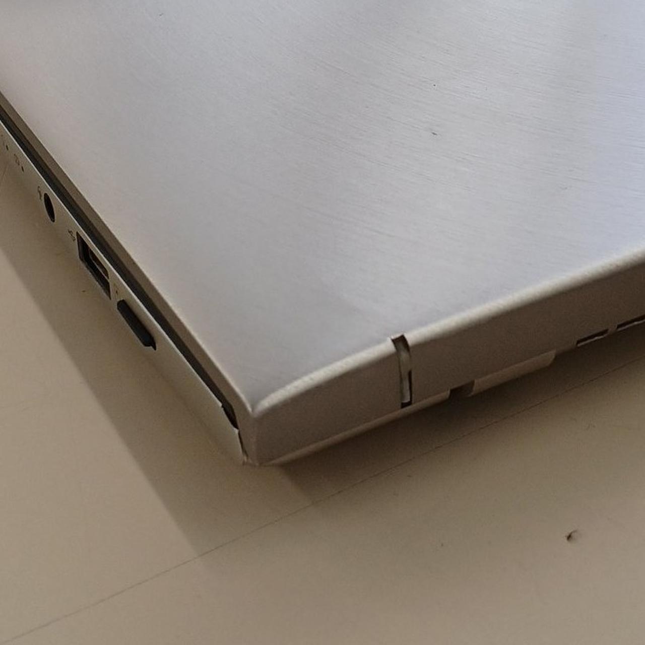 表面に凸、キズあります