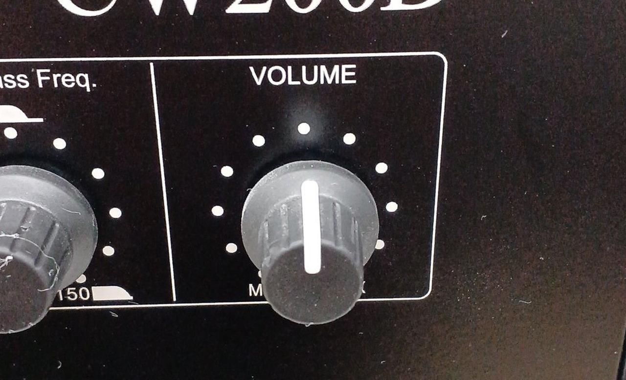 ボリューム12時の方向から上げると異音有