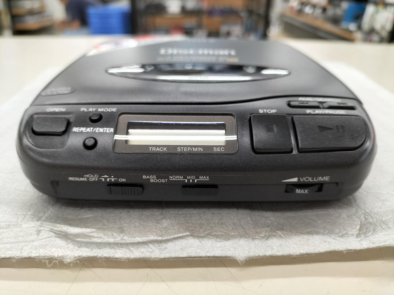 【極美品】 SONY ポータブルCDプレーヤー D-33 Yahoo!オークション - SONY Discman D-33 ポータブルCD