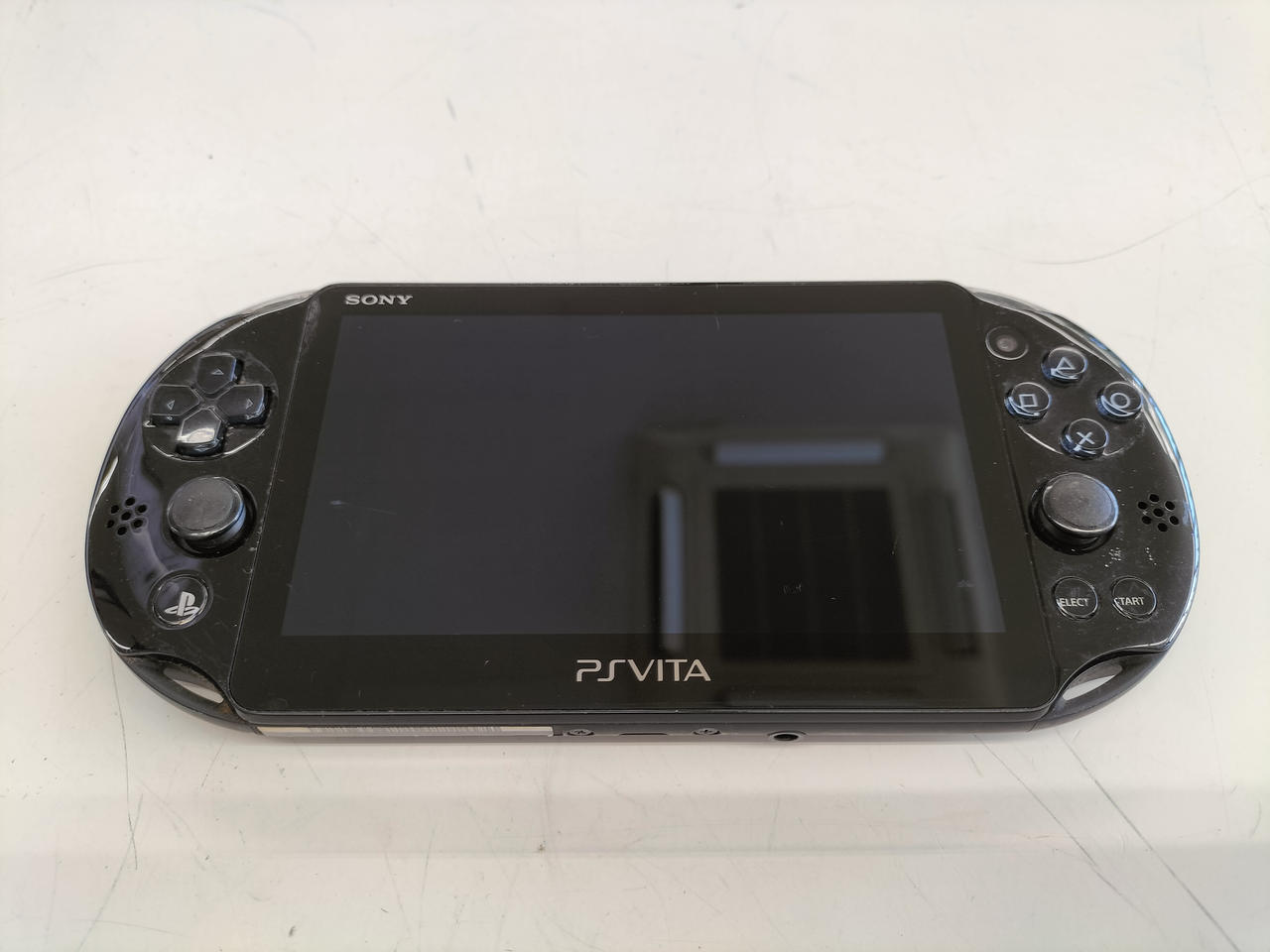 SONY ソニー/PS VITA/PCH-2000/4768709/ゲーム機/BCランク/83【中古】 SONY ソニー/PS VITA/PCH-2000/4768709/ゲーム機/BCランク/83