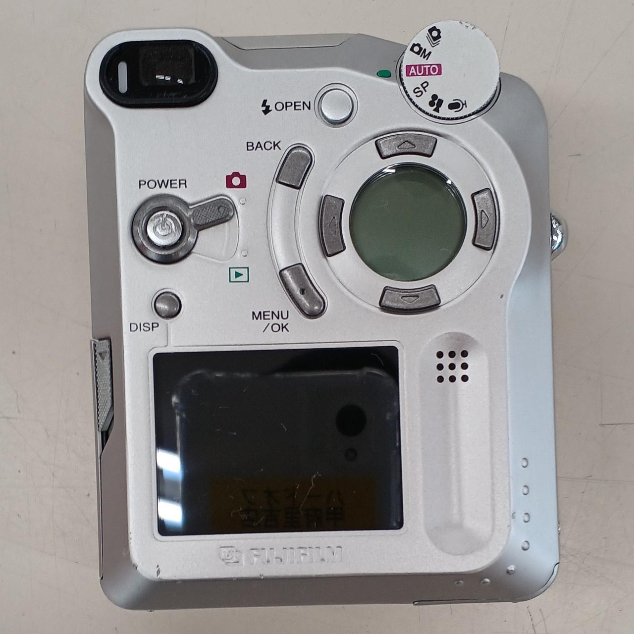 フジのカメラ Fujifilm has released a film camera-like compact digital