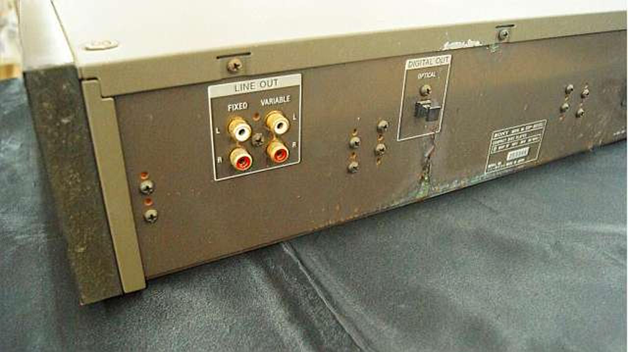 Mii プロフ一様あて//【自作改良品】SONYレトロ函 P-610FA Smashing a Sony ICF-380 Radio - YouTube