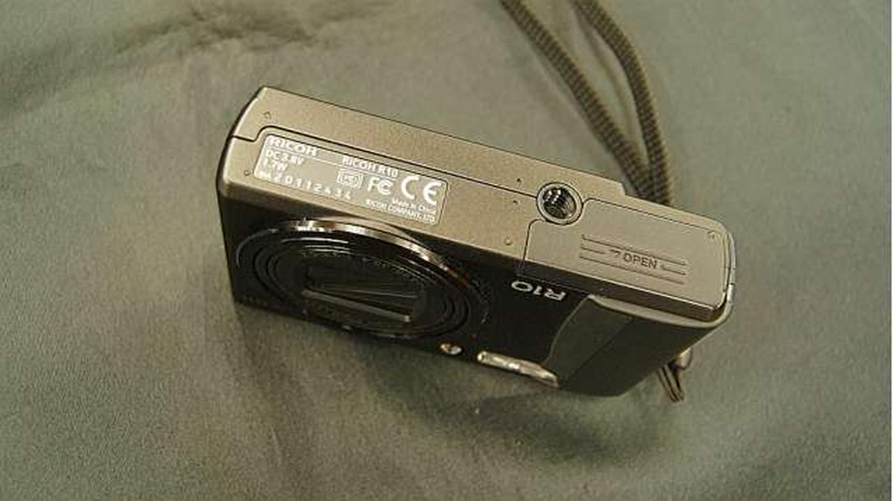 【美品】リコー RICOH R10 純正ケース付き ショット数3262回！ リコー(RICOH)|質感最高です！|HARDOFFオフモール（オフモ