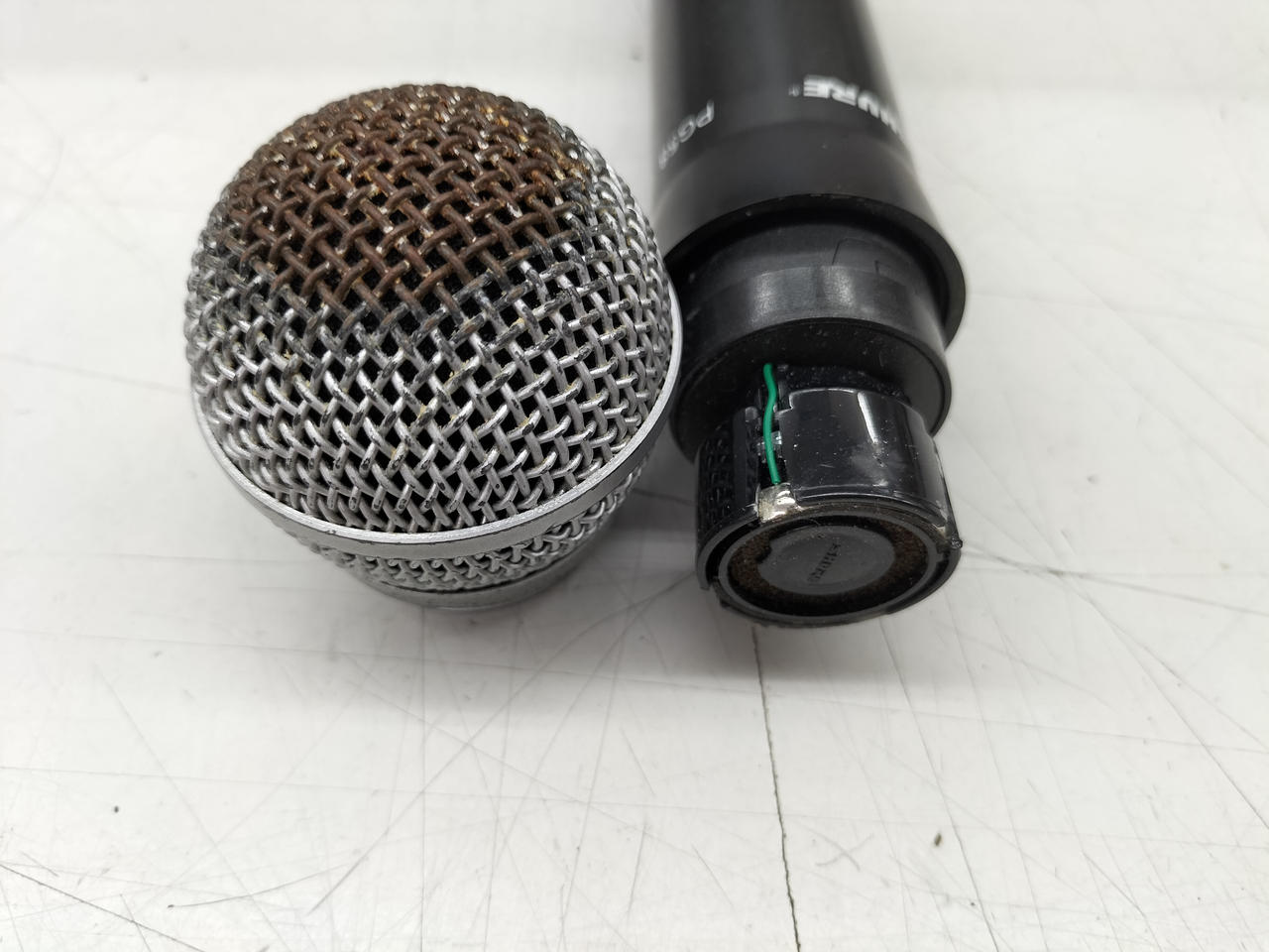 SHURE UT4A PG58 ワイヤレスマイクセット Amazon | SHURE シュア ワイヤレスマイクシステム BLX288/PG58