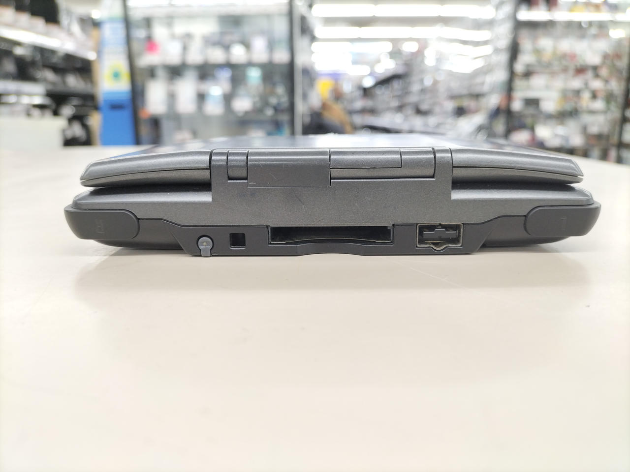 タッチペン付いています