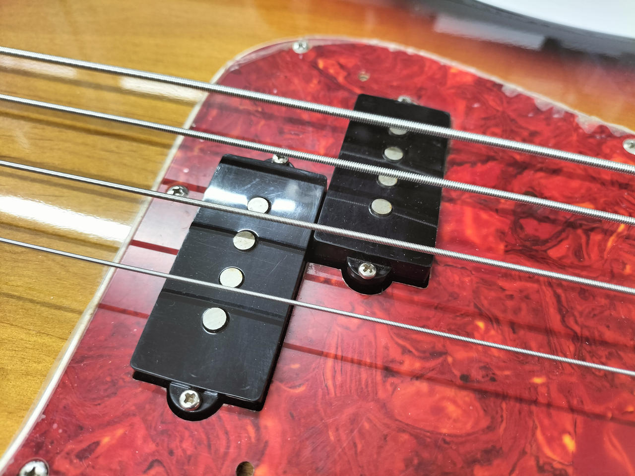 FENDER JAPAN 型番：PB62-70US 3TS エレキベース