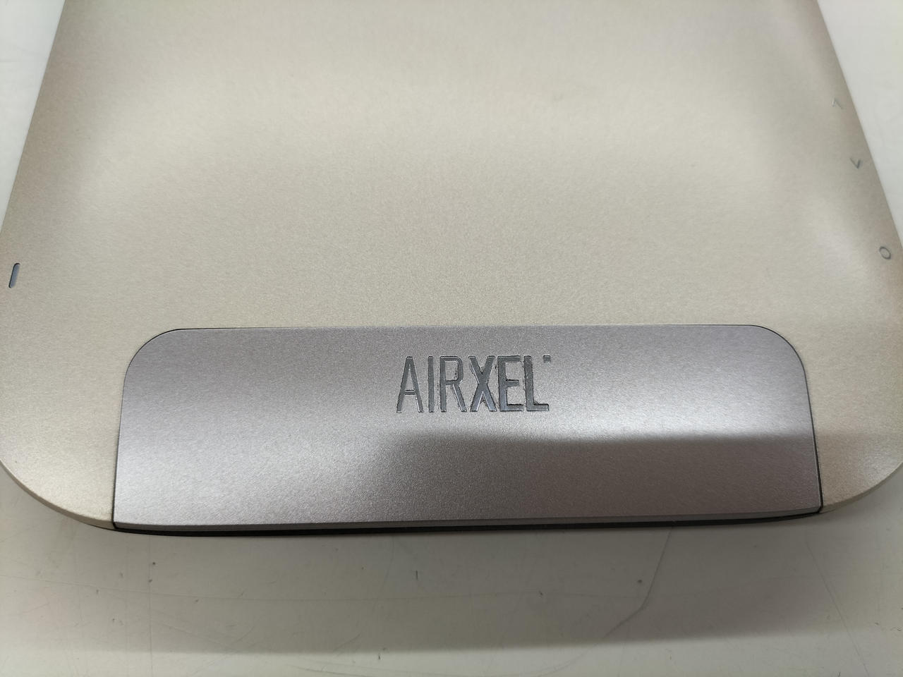 AIRXEL AX-1800 プロジェクター本体 ゴールド AIRXEL AX-1800 プロジェクター本体 ゴールド AIRXEL AX-1800