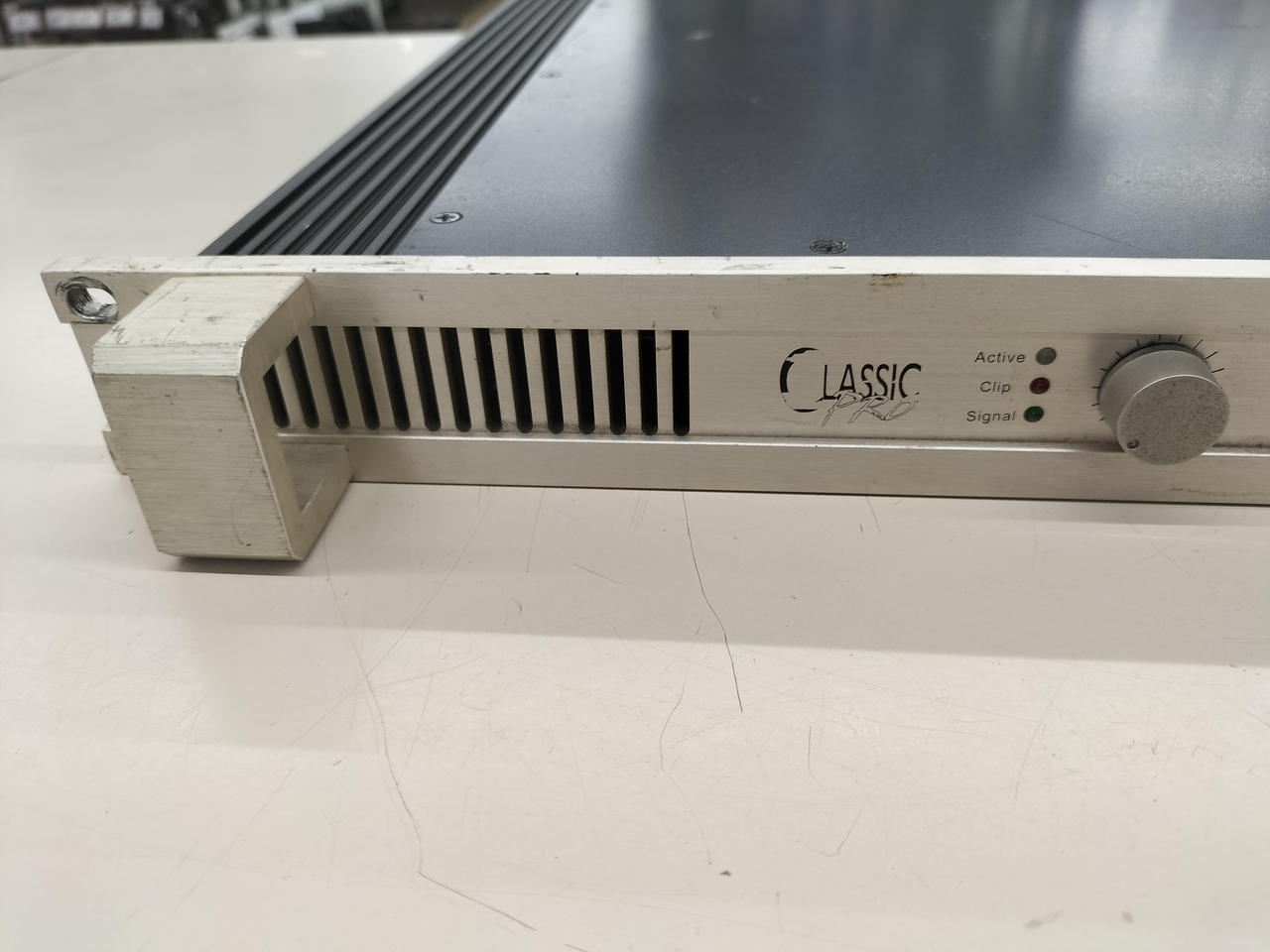 クラシックプロ　CP600　パワーアンプ　ラックつき クラシックプロ CP600 パワーアンプ ラックつき クラシックプロ