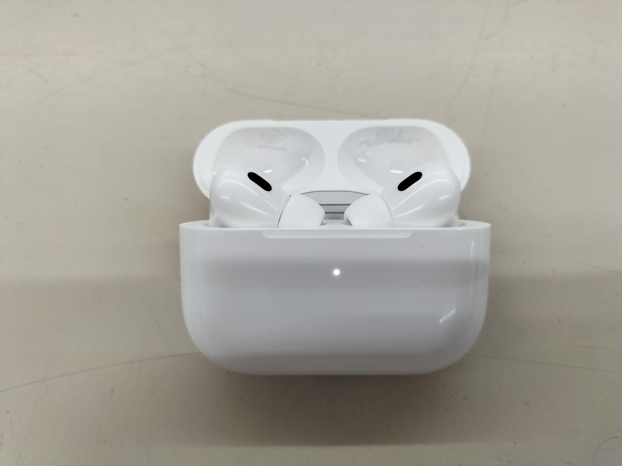 【純正】AirPodsPro第2世代 美品消毒済　箱あり Amazon.co.jp: 【整備済み品】 Apple AirPods with Wireless