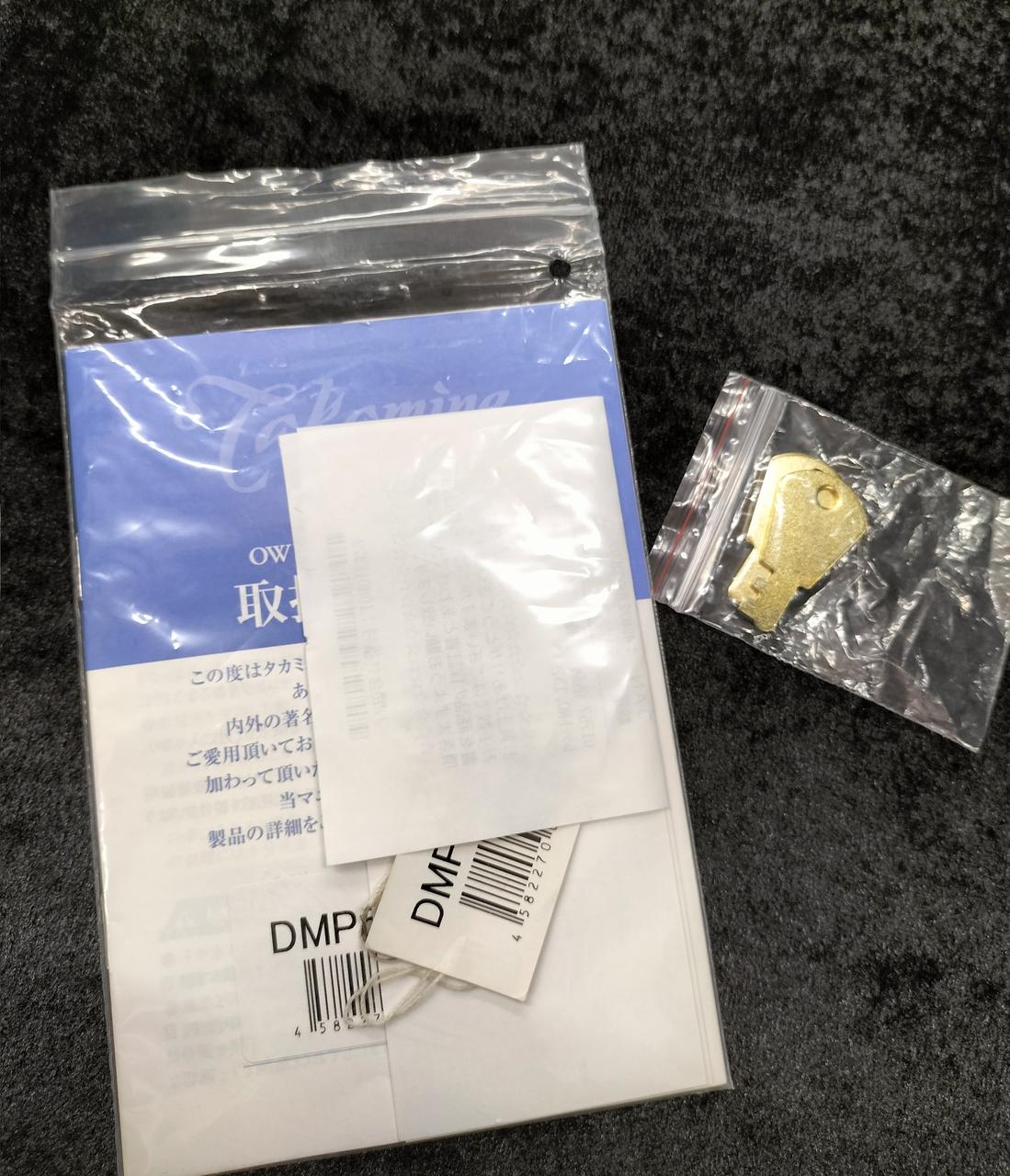 ケースの鍵と説明書付属