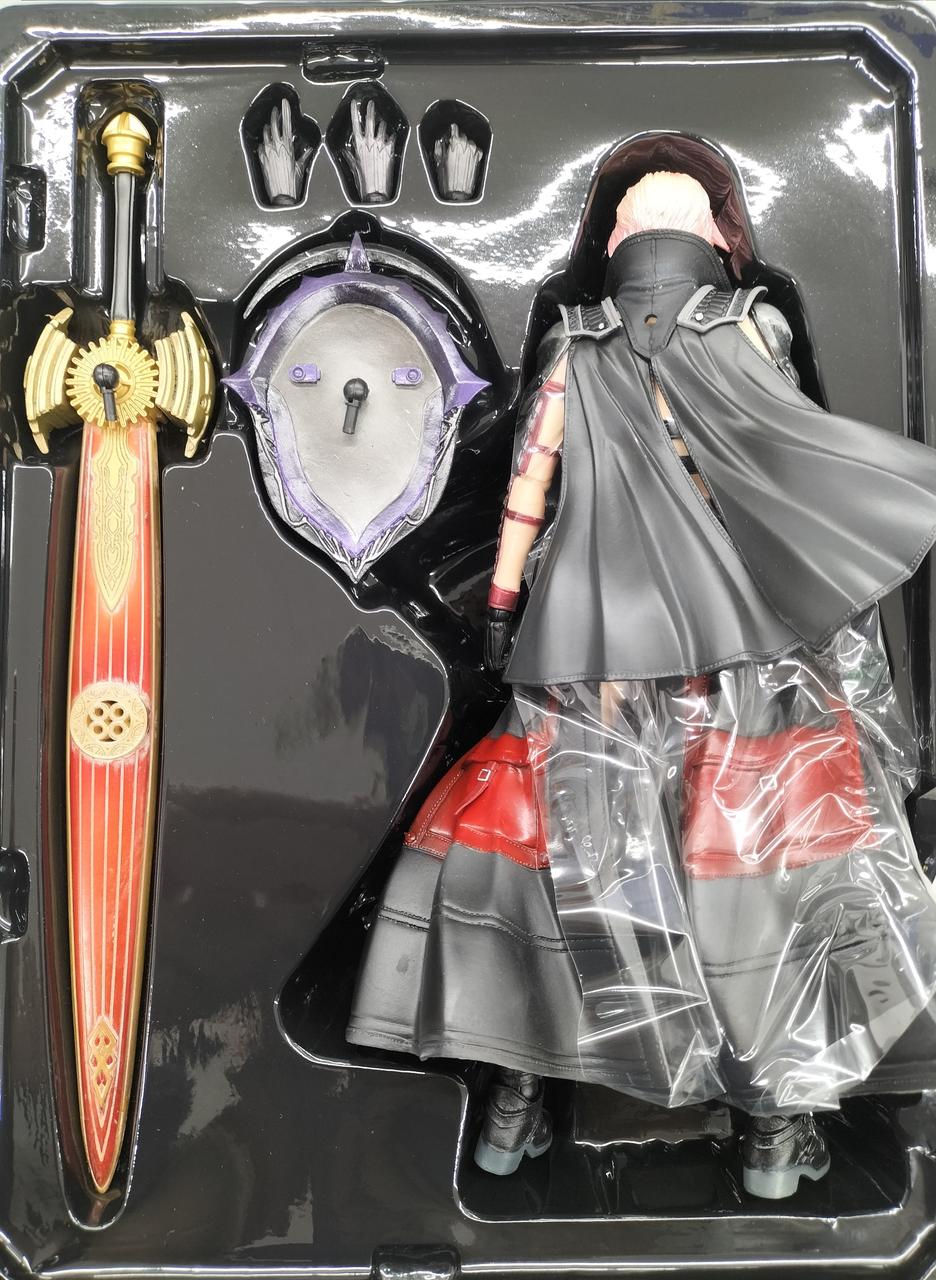 盾の裏に傷あります