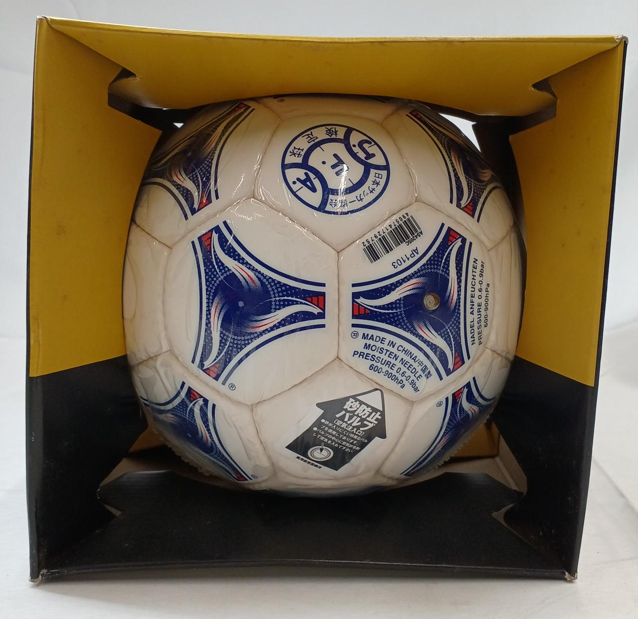 1994東京ヴェルディメンバーサイン入りボール　adidas サッカーボール 1994東京ヴェルディメンバーサイン入りボール adidas サッカーボール