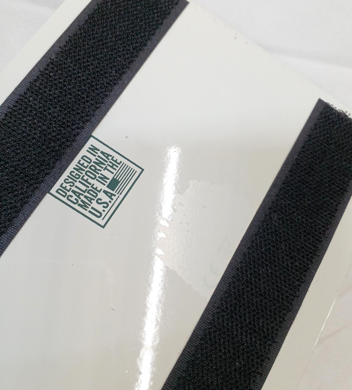 裏面シール跡あり