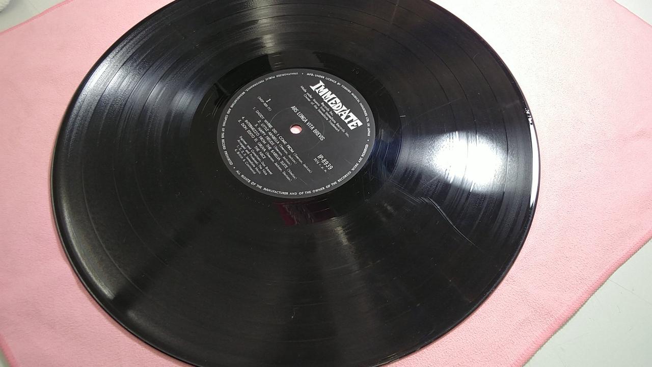 長さ10cm以上の傷があります