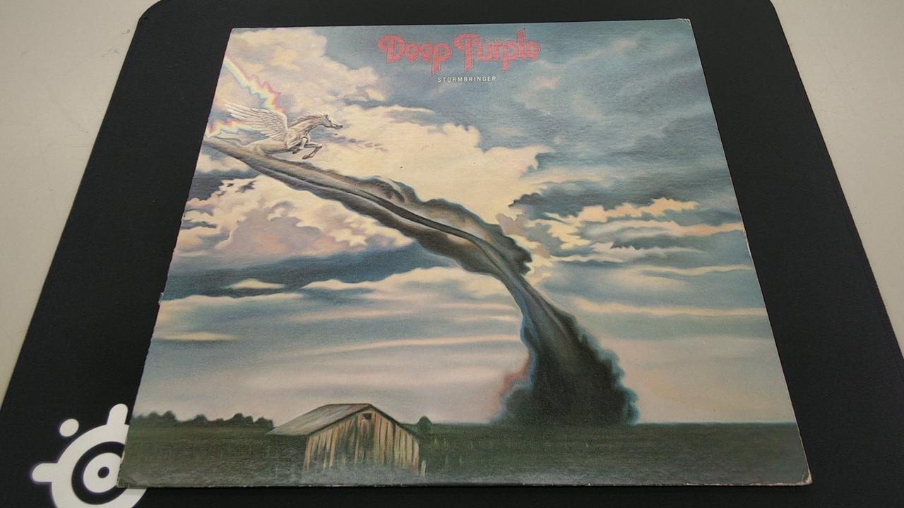 ジャケット、汚れや折れがあります。