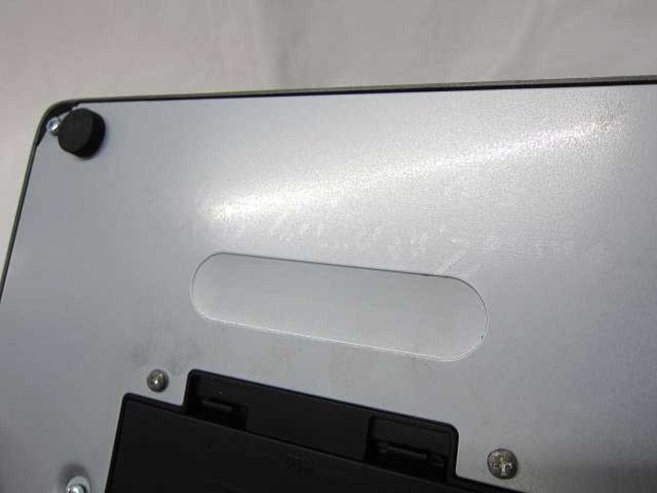 底面にサインを消した跡があります