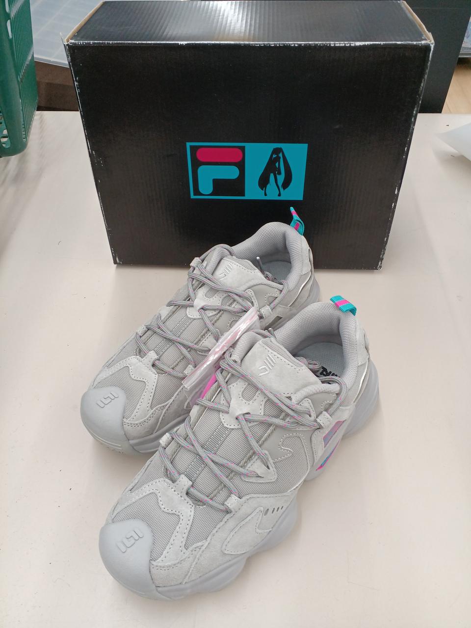 FILA 型番：USS23041 スニーカー