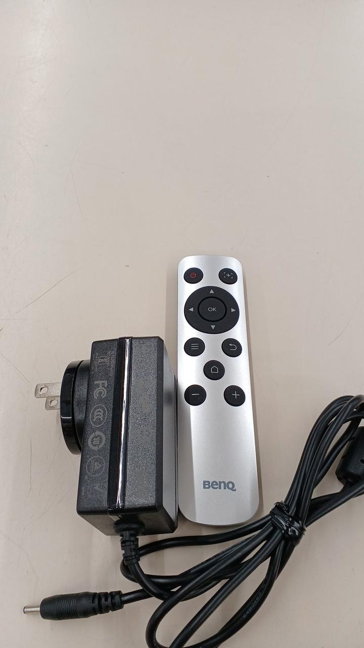Y*様 BenQ ホームプロジェクター　TH585 本体+付属品、箱付き Y*様 BenQ ホームプロジェクター TH585 本体+付属品、箱付き
