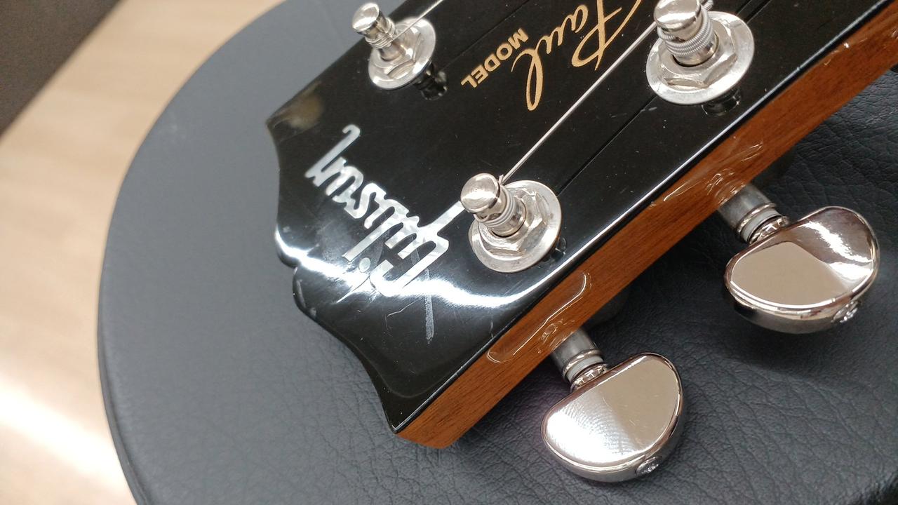 クリップチューナー跡があります