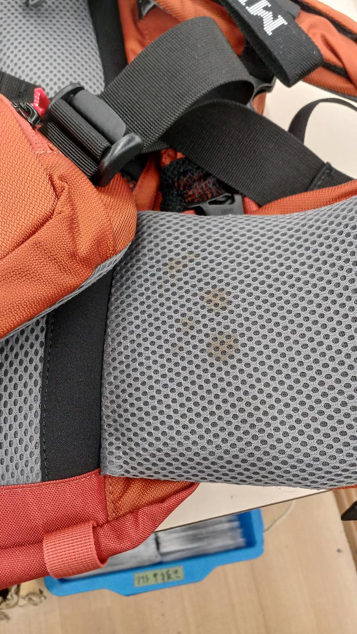 ウエスト部分シミあり