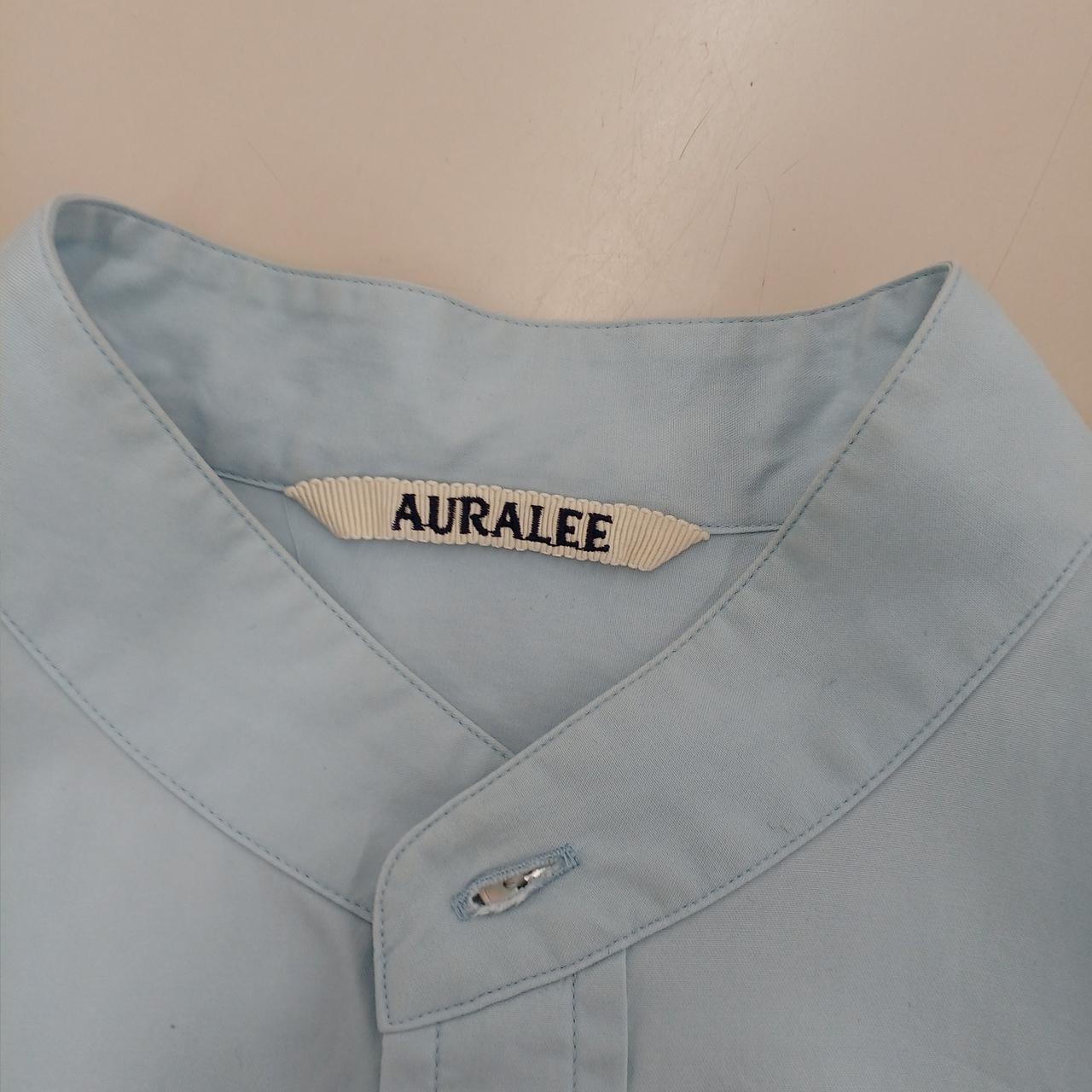 えり　薄く黄ばみ