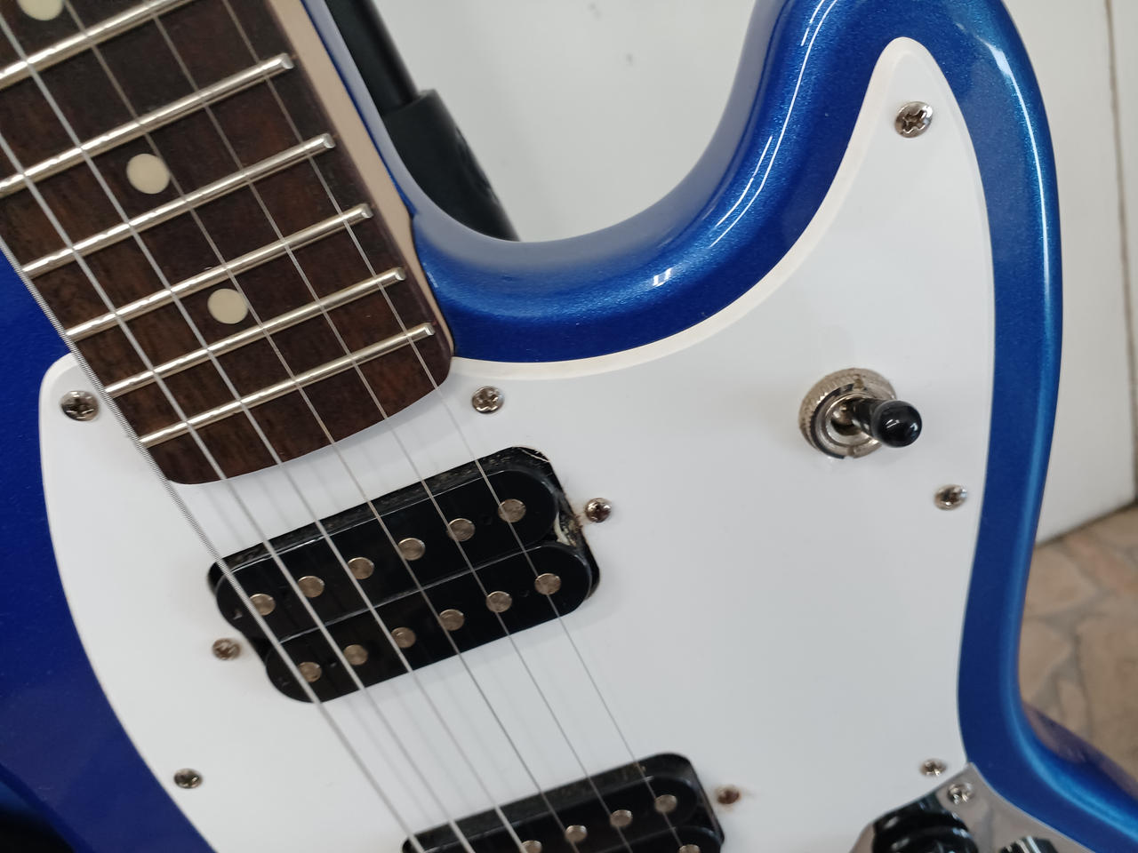 関西圏手渡しのみ　Squier エレキベース ライトブルー ケース付き 関西圏手渡しのみSquier エレキベース ライトブルー ケース付き