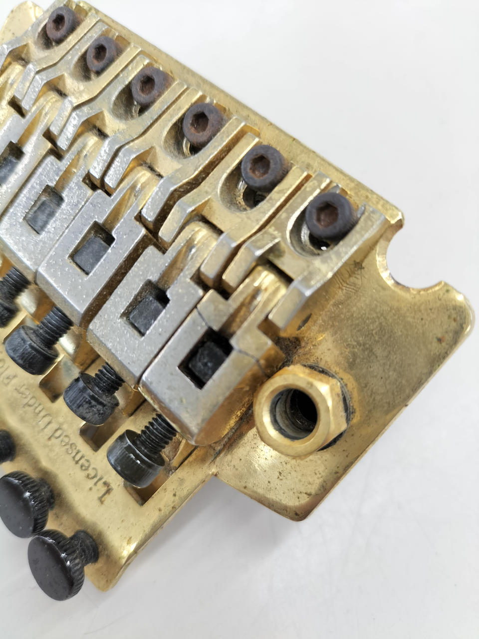 元のブリッジ一弦側割れあり