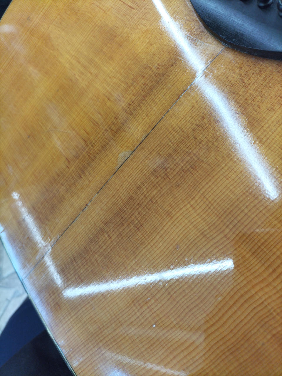 パテ埋め　修理痕あり