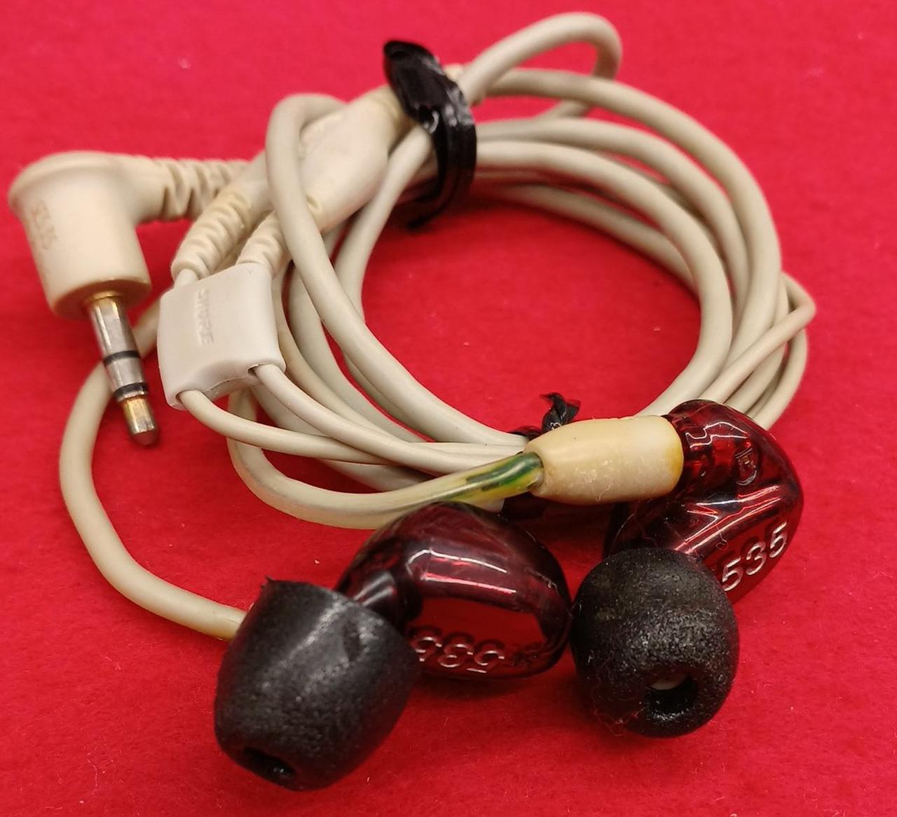 ケーブル部分全体的に黄ばみあり