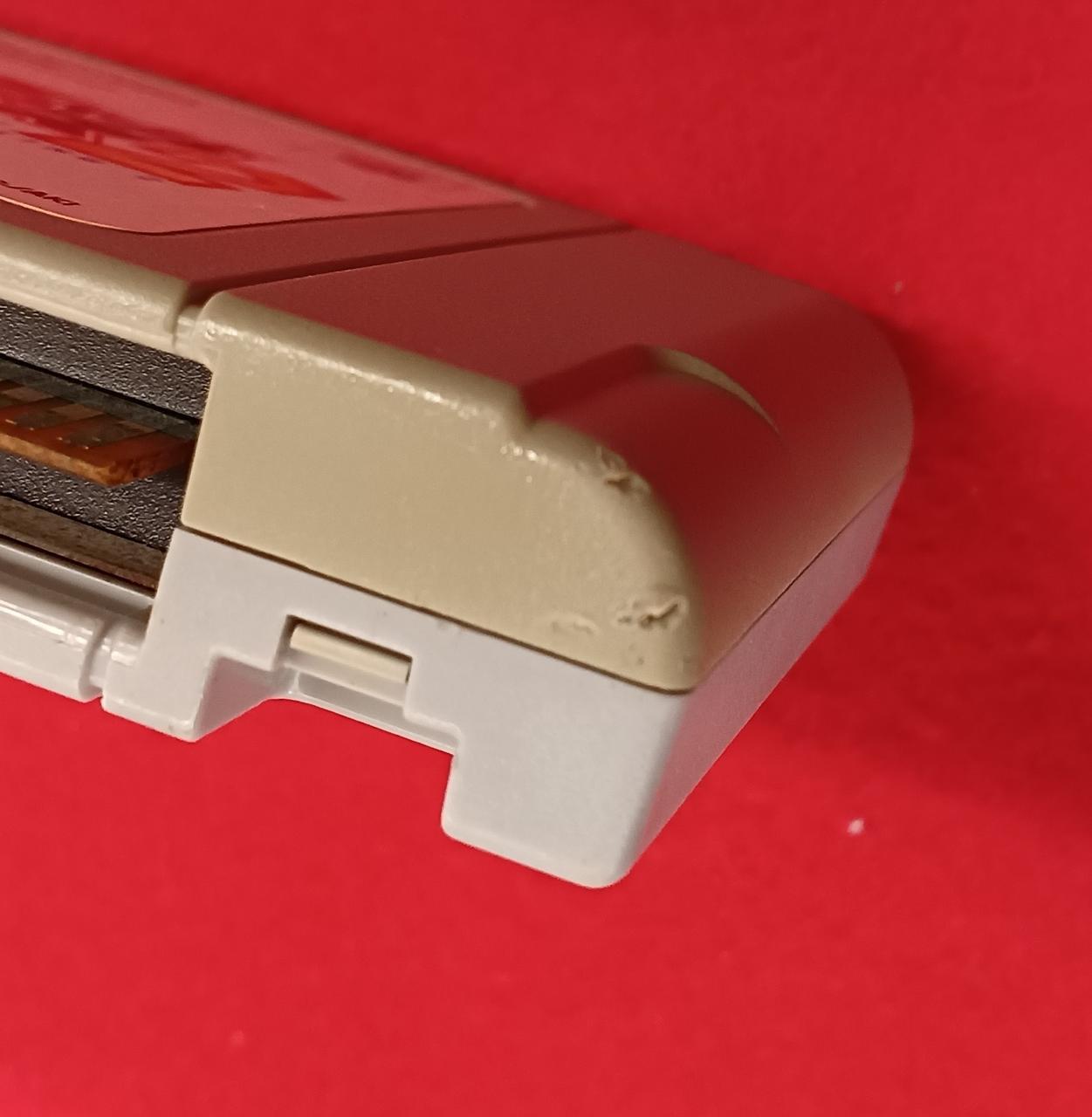 ソフト右下にキズあります。