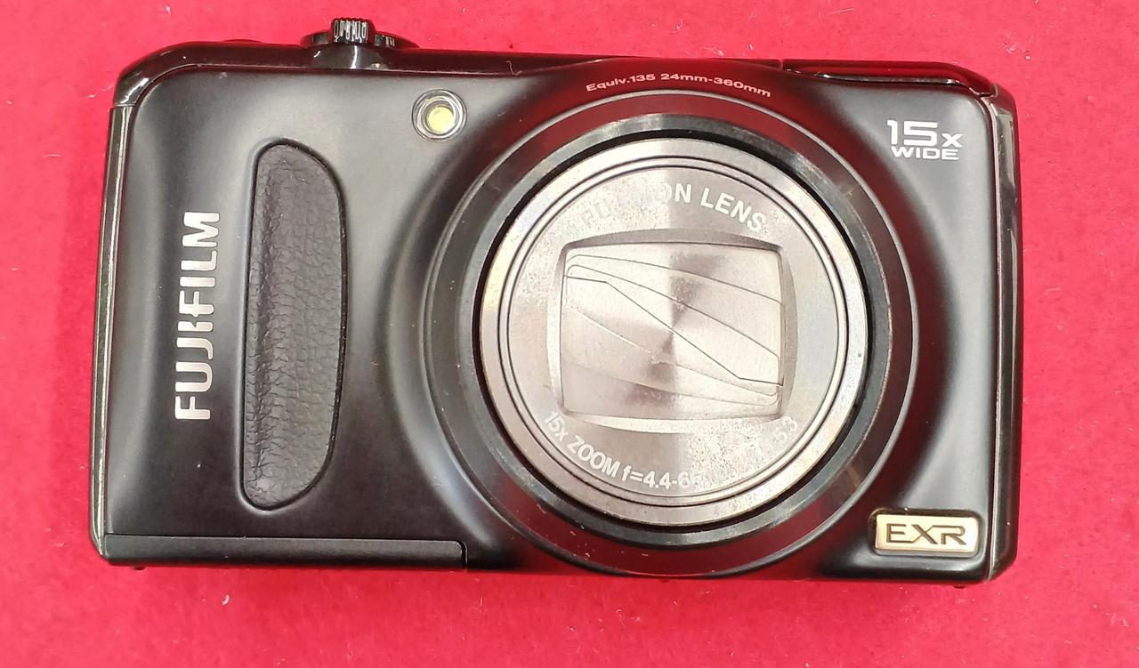 Fujifilm EXR 10倍ズーム コンパクトデジタルカメラ・美品 新開発F2.0-2.8のフジノン光学4倍マニュアルズームレンズと、2/3