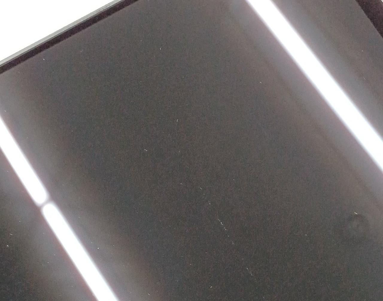 見づらいですがキズあります。