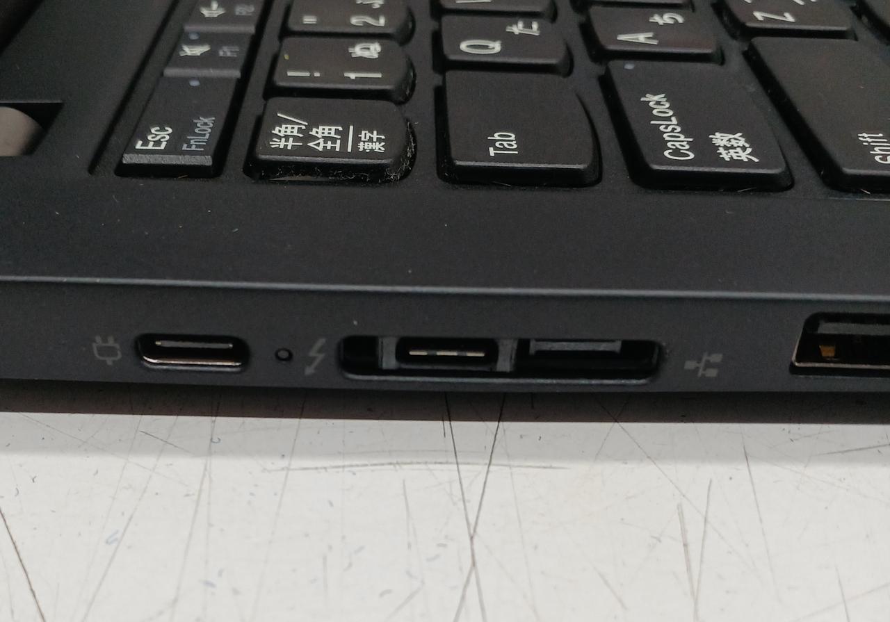 電源用TypeC右横の端子カバー無し