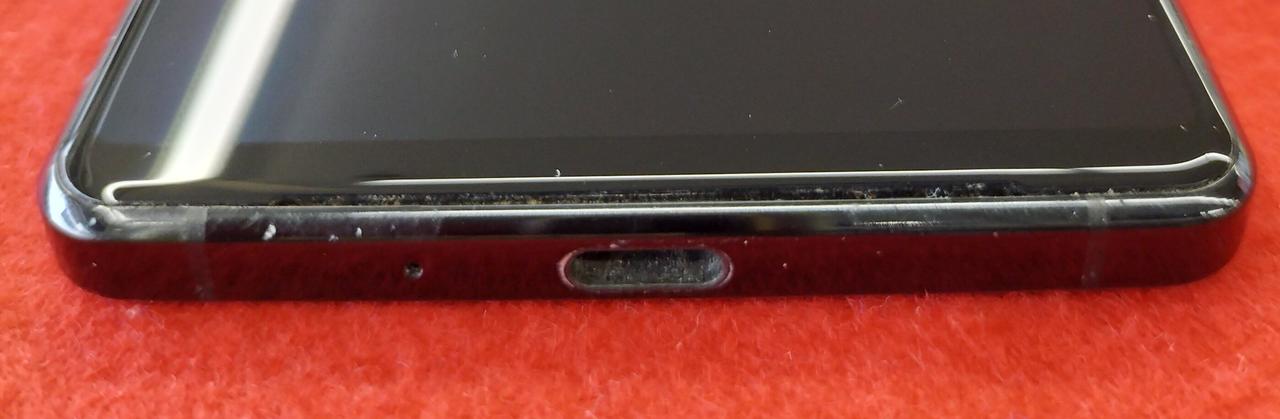 縁取りに細かいキズあり。