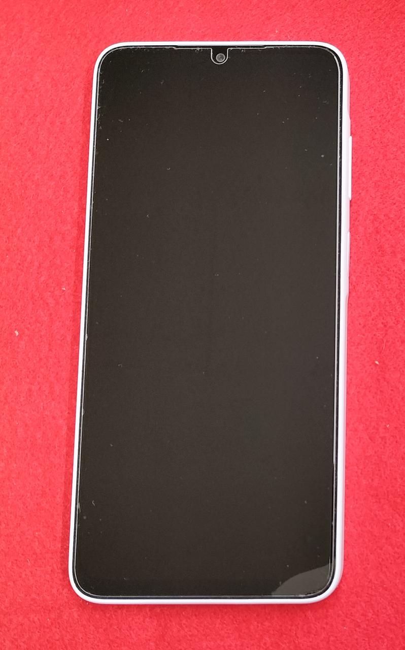 フィルム貼られています。