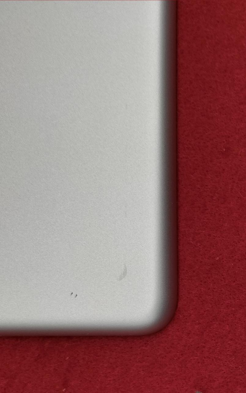 本体小さなキズあります。