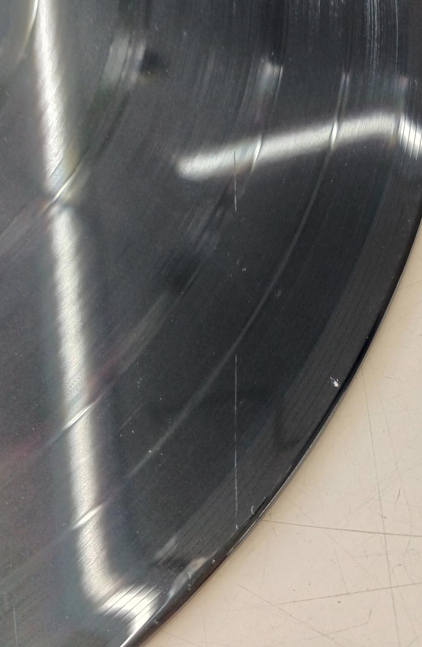 キズあります。