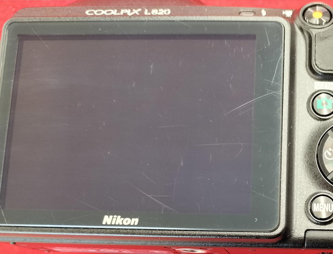 液晶にキズあります。