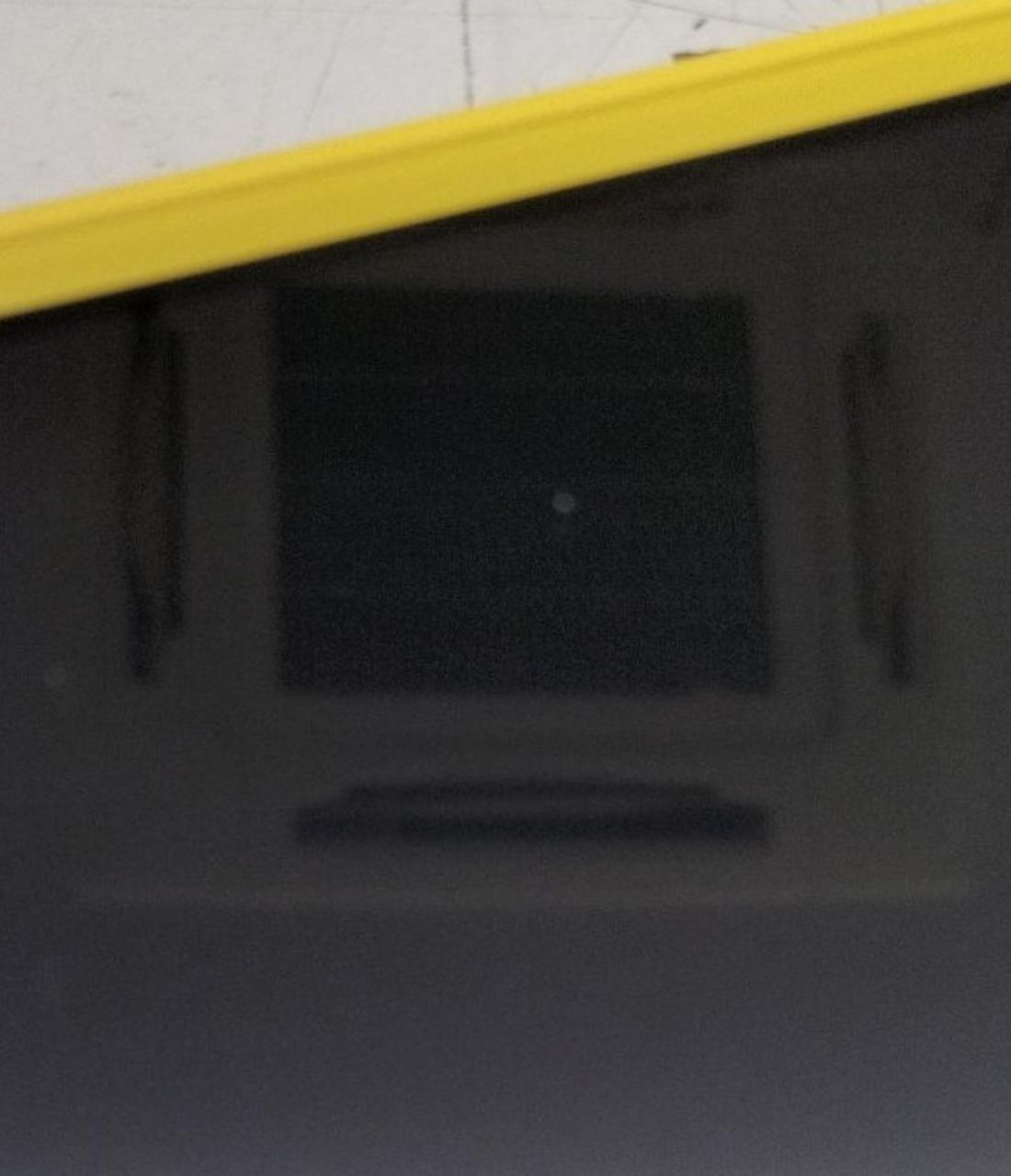 保護フィルム内に気泡あり