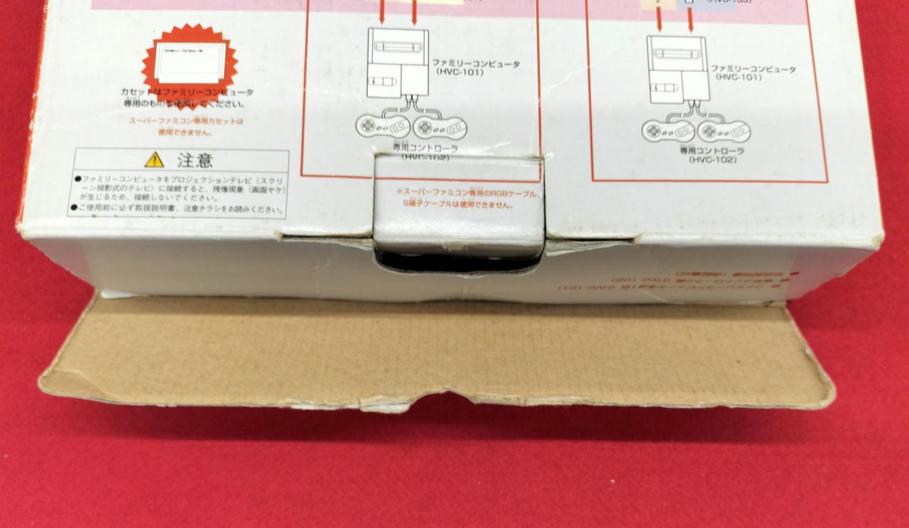 外箱開け口に破れあるため閉まりません。