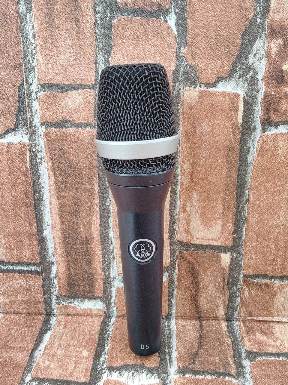 AKG D5 ダイナミックマイク 美品 AKG D5 C - 定評のあるボーカル用ダイナミックマイク「D5」の単