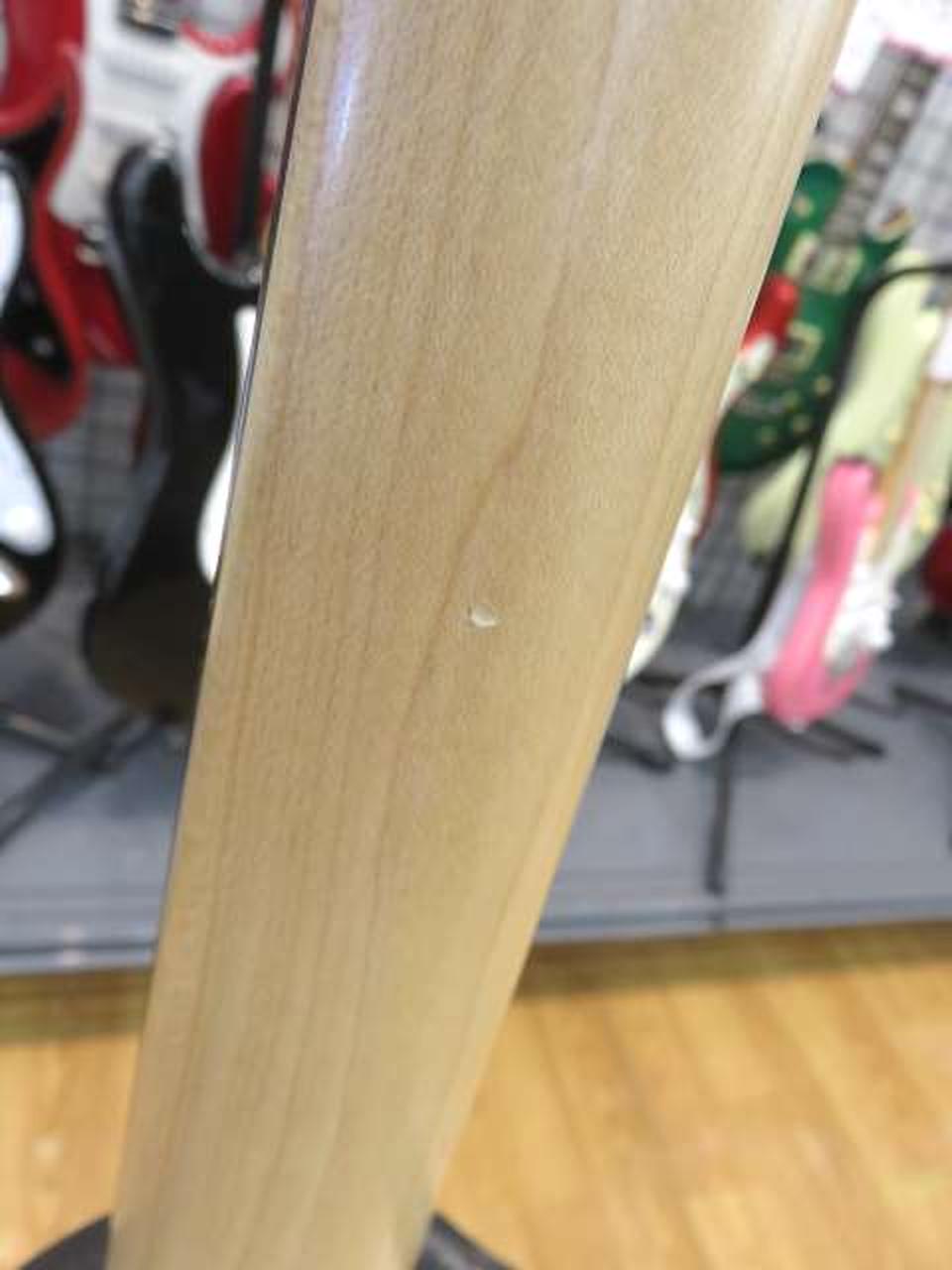2～3フレットのネック裏打痕.