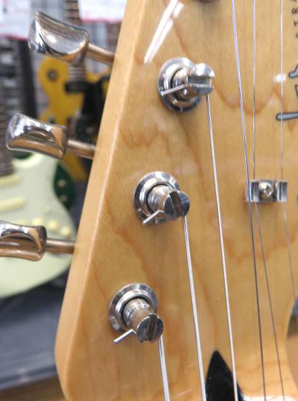 ロック式ペグ採用.