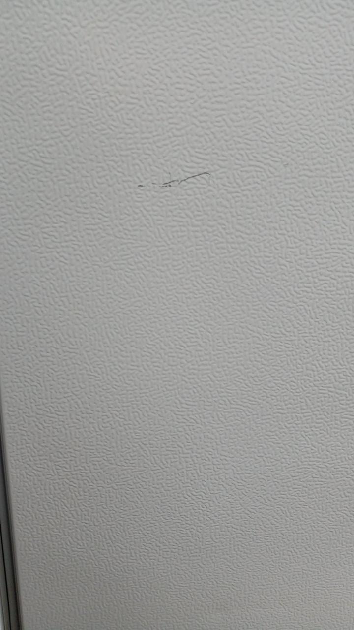 右側面キズあり