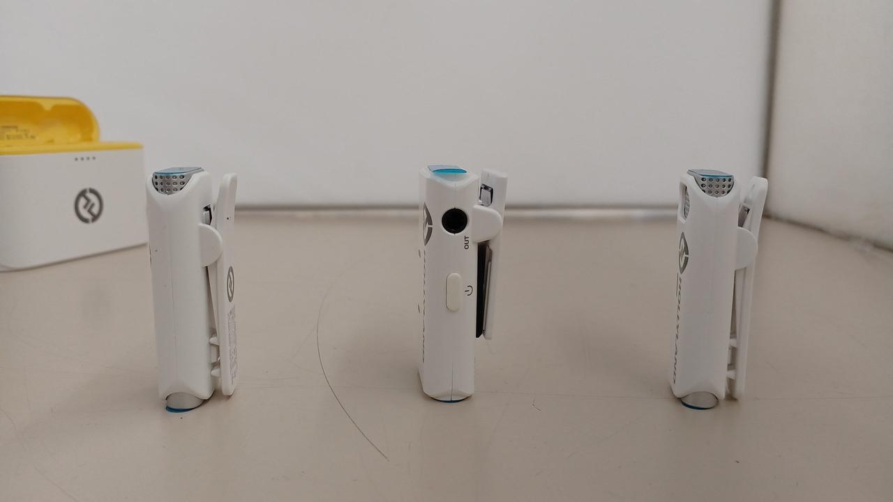 HOLLYLAND ワイヤレスマイク　ほぼ未使用　ハードケースと付属品あり HOLLYLAND ワイヤレスマイク ほぼ未使用 ハードケースと付属品あり