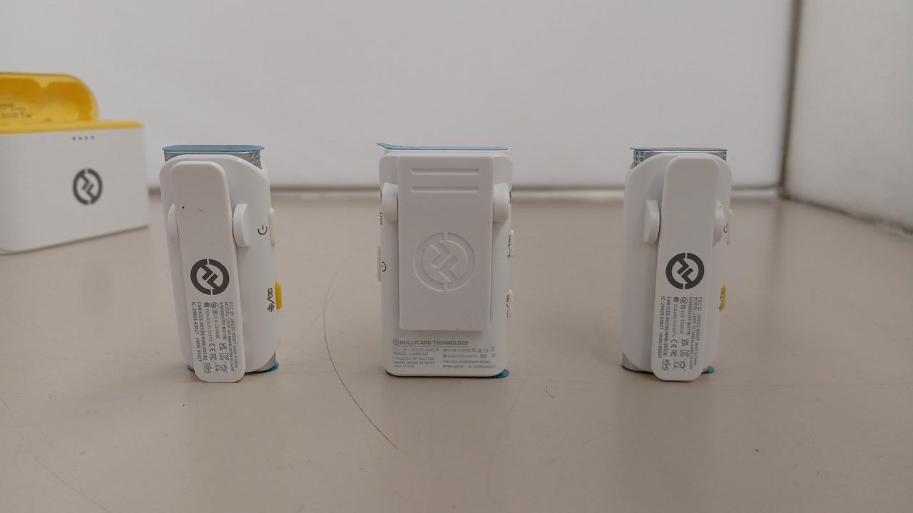 HOLLYLAND ワイヤレスマイク　ほぼ未使用　ハードケースと付属品あり HOLLYLAND ワイヤレスマイク ほぼ未使用 ハードケースと付属品あり