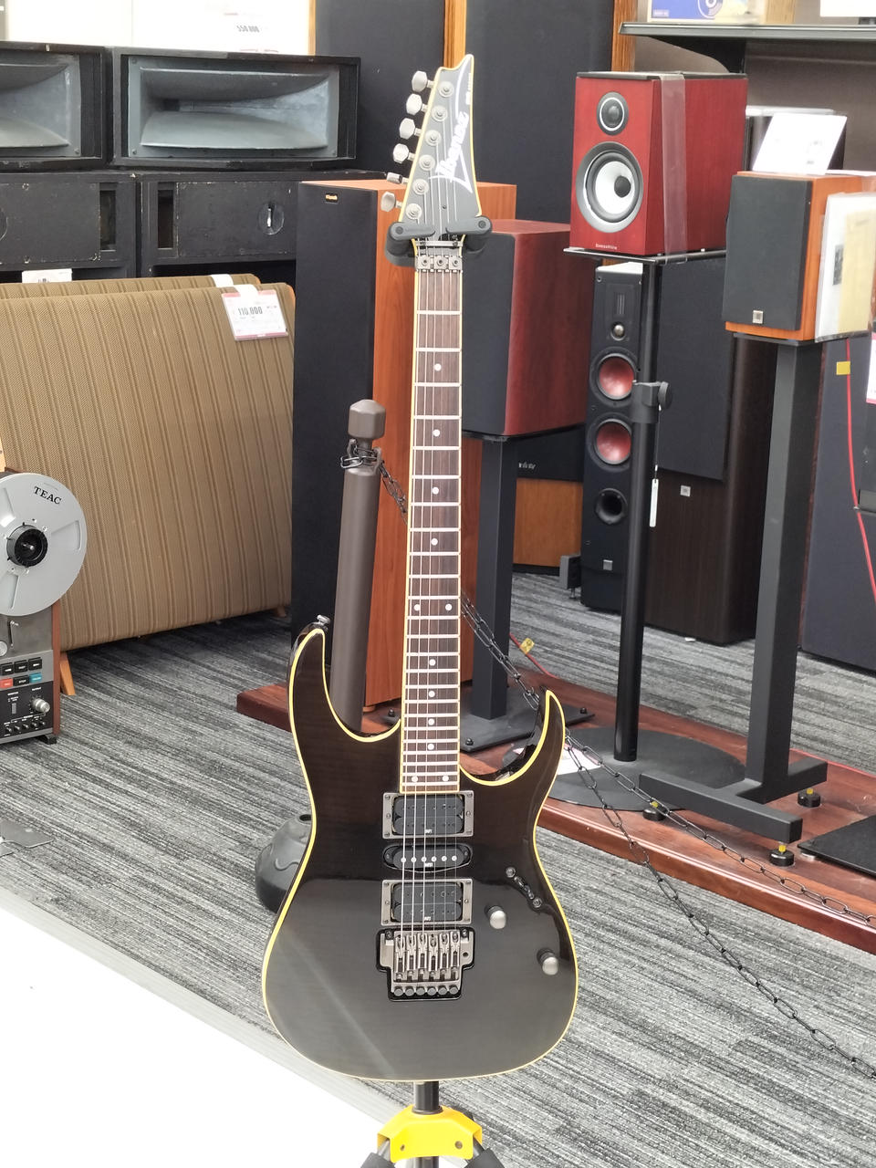 Ibanez エレキギター 美品　 純正ケース付 Ibanezから、イシバシ楽器 独占販売のエレキギターが続々入荷