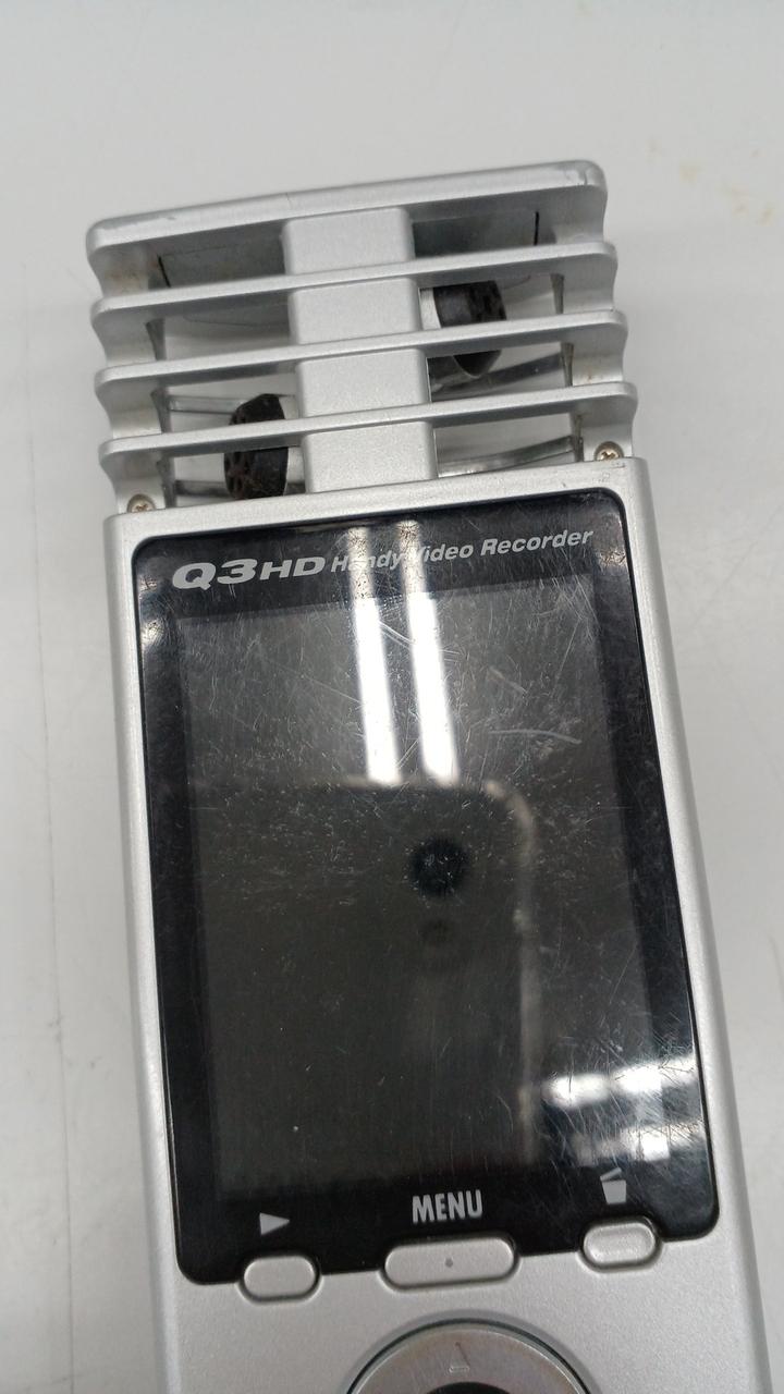 画面暗いです。キズあり。