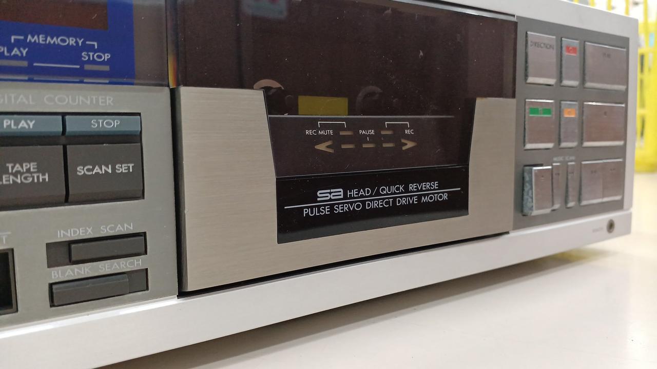 Victor KD-A8 カセットデッキ 動作品しましたがジャンク扱い 取説付き Victor KD-A8 カセットデッキ 動作品しますがジャンク扱いで 取説付